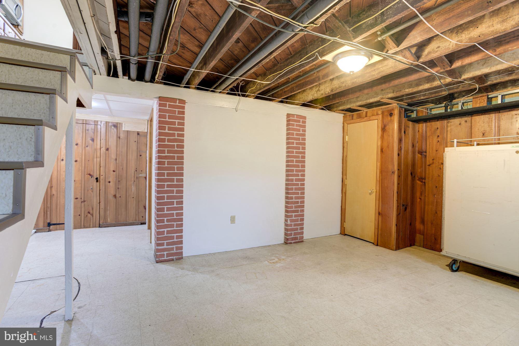 608 Warwick Road Baltimore, MD 21229 - Photo 21 of 33 Family Room