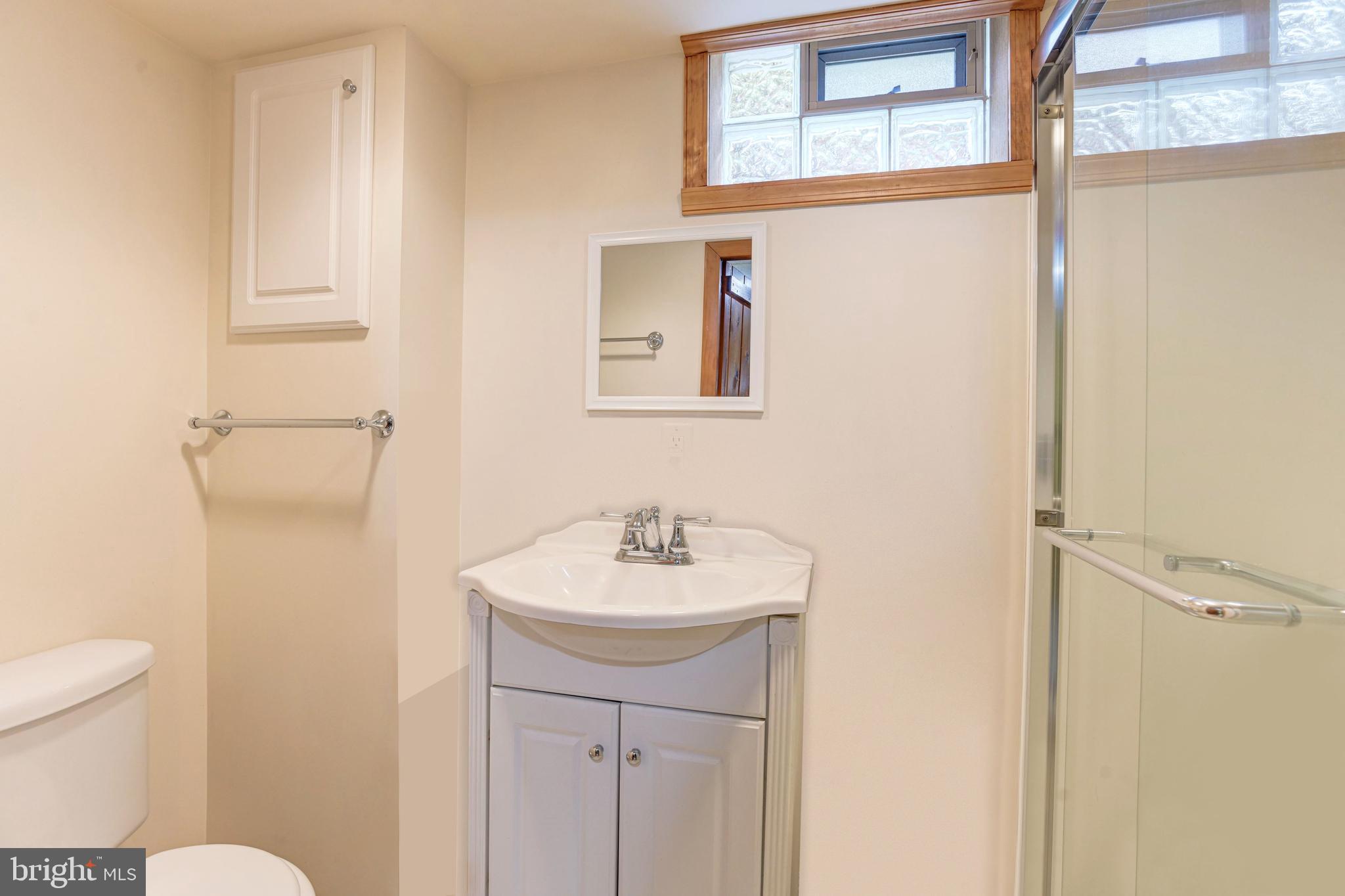 608 Warwick Road Baltimore, MD 21229 - Photo 23 of 33 Full Bath
