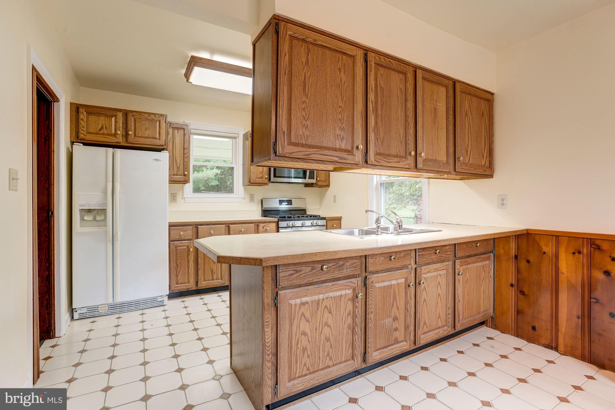 608 Warwick Road Baltimore, MD 21229 - Photo 10 of 33 Kitchen