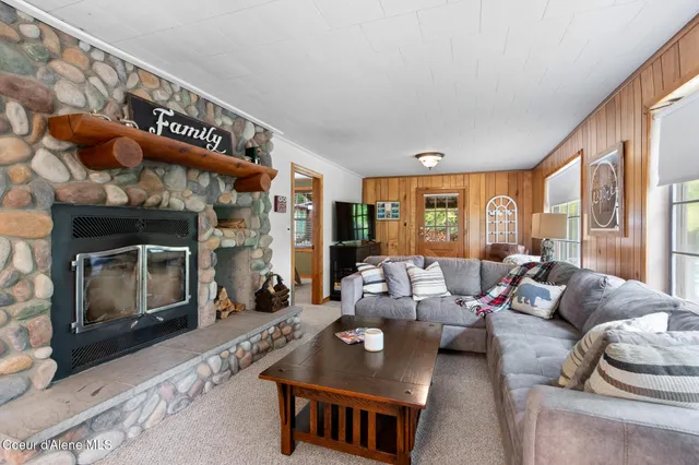 $600,000 | 3713 Reeder Bay Road, Nordman, ID 83848