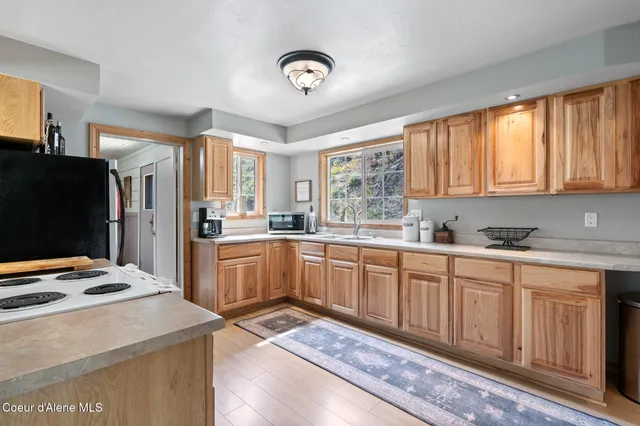 $600,000 | 3713 Reeder Bay Road, Nordman, ID 83848