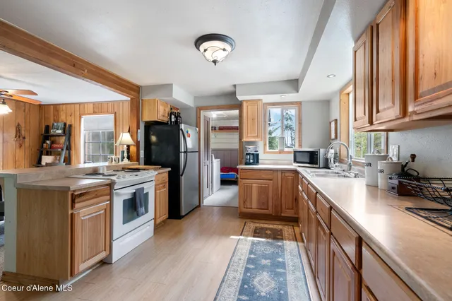 $600,000 | 3713 Reeder Bay Road, Nordman, ID 83848