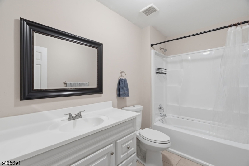 179 Northfield Road Bridgewater, NJ 08807 - Photo 13 of 34