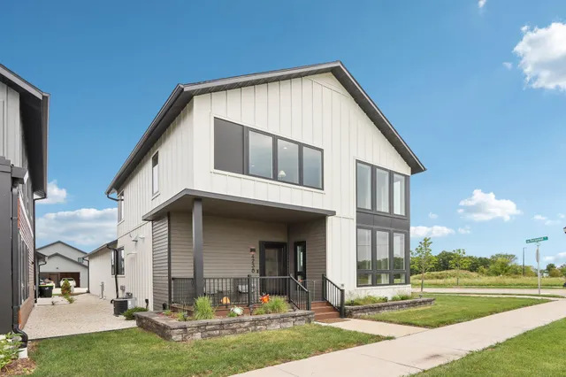 $799,900 | 4238 Lk Vista Boulevard, Oak Creek, WI 53154