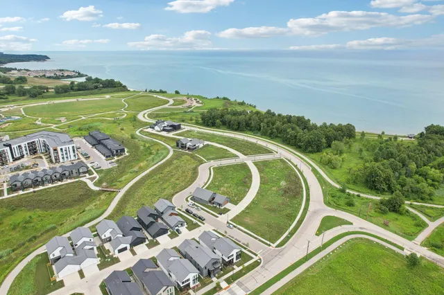 $799,900 | 4238 Lk Vista Boulevard, Oak Creek, WI 53154