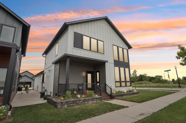 $799,900 | 4238 Lk Vista Boulevard, Oak Creek, WI 53154