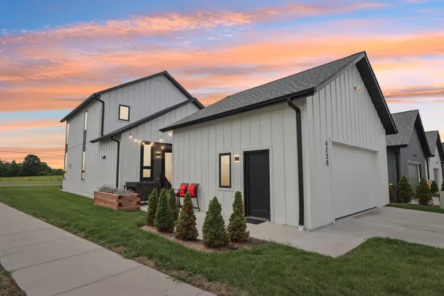 $799,900 | 4238 Lk Vista Boulevard, Oak Creek, WI 53154