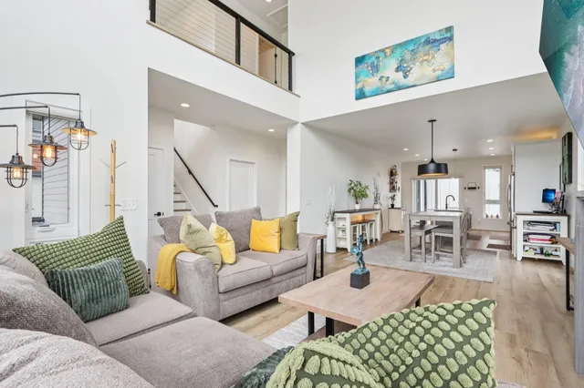 $799,900 | 4238 Lk Vista Boulevard, Oak Creek, WI 53154