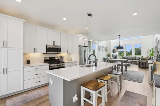 $799,900 | 4238 Lk Vista Boulevard, Oak Creek, WI 53154