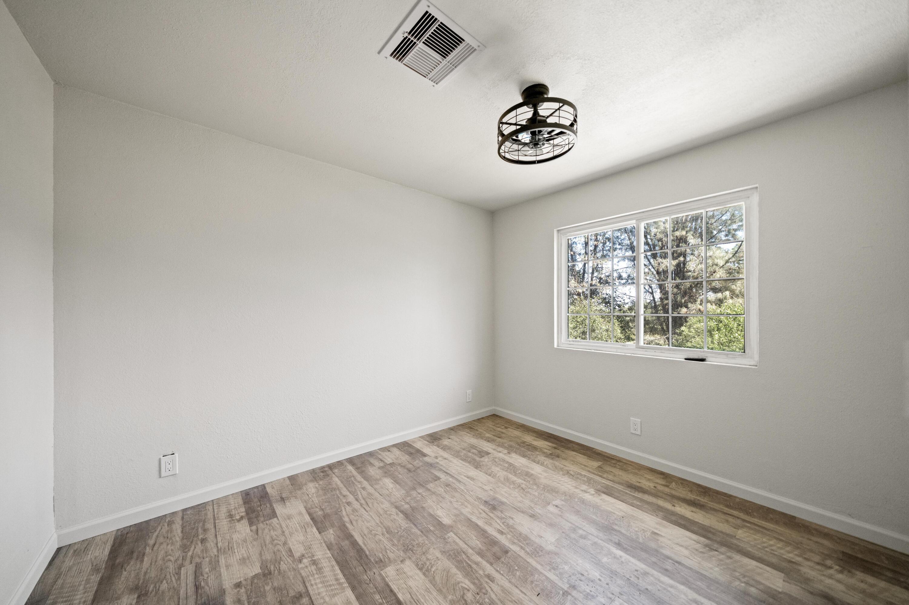 1330 Scenic Way Redding, CA 96001 - Photo 22 of 37 IMG-22