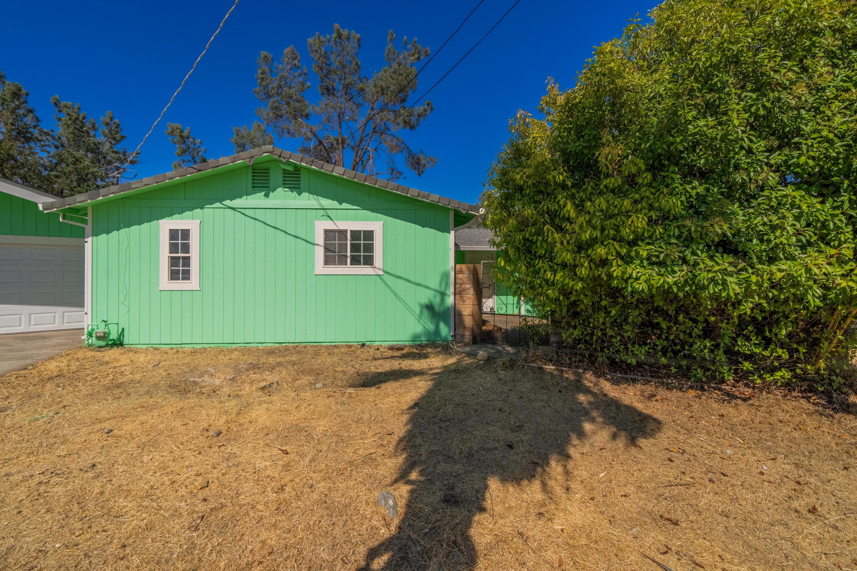 1330 Scenic Way Redding, CA 96001 - Photo 3 of 37 IMG-03