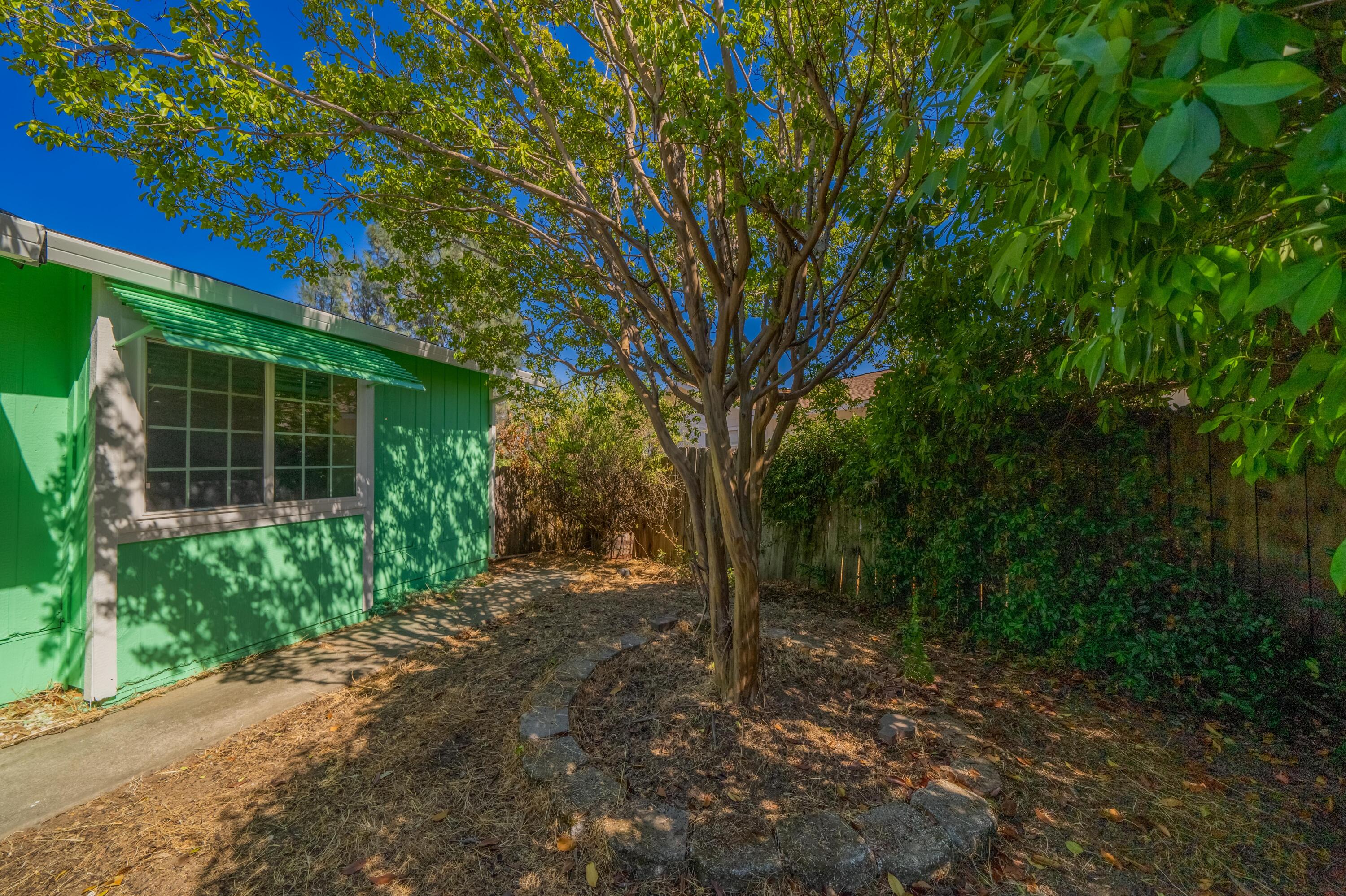 1330 Scenic Way Redding, CA 96001 - Photo 4 of 37 IMG-04