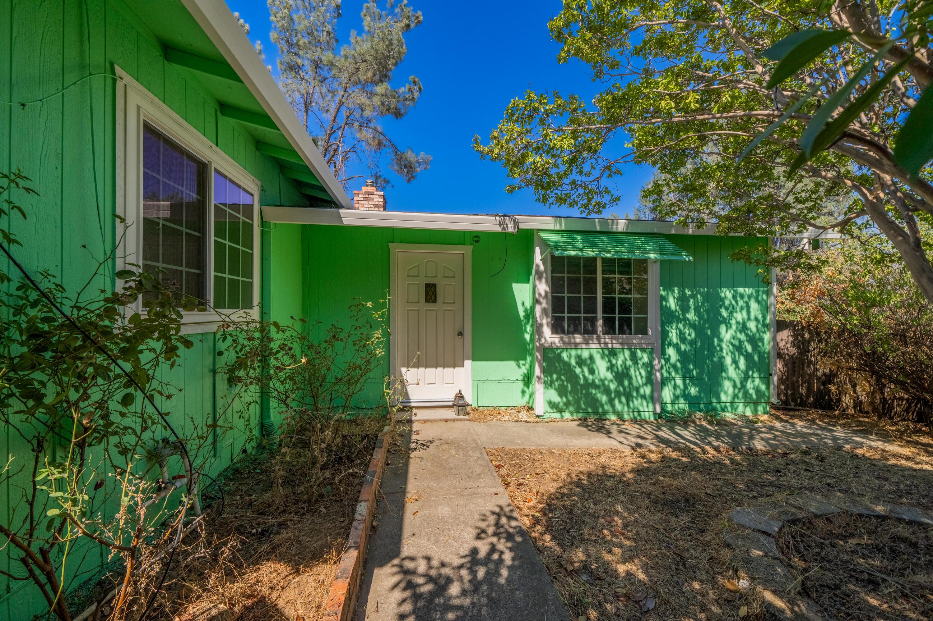 1330 Scenic Way Redding, CA 96001 - Photo 6 of 37 IMG-06