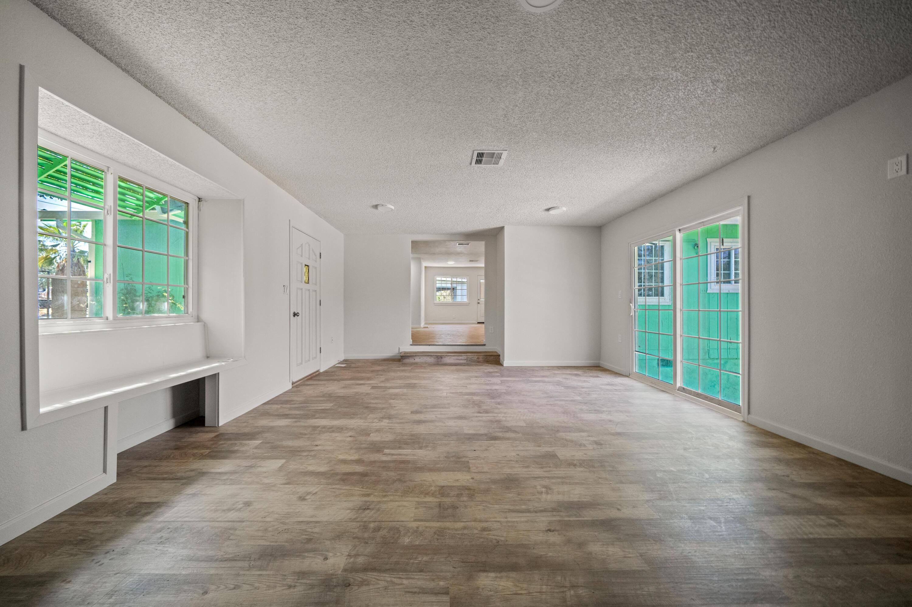 1330 Scenic Way Redding, CA 96001 - Photo 7 of 37 IMG-07