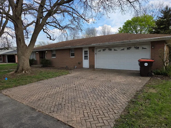 $120,000 | 404 Sunset Drive, Heyworth, IL 61745