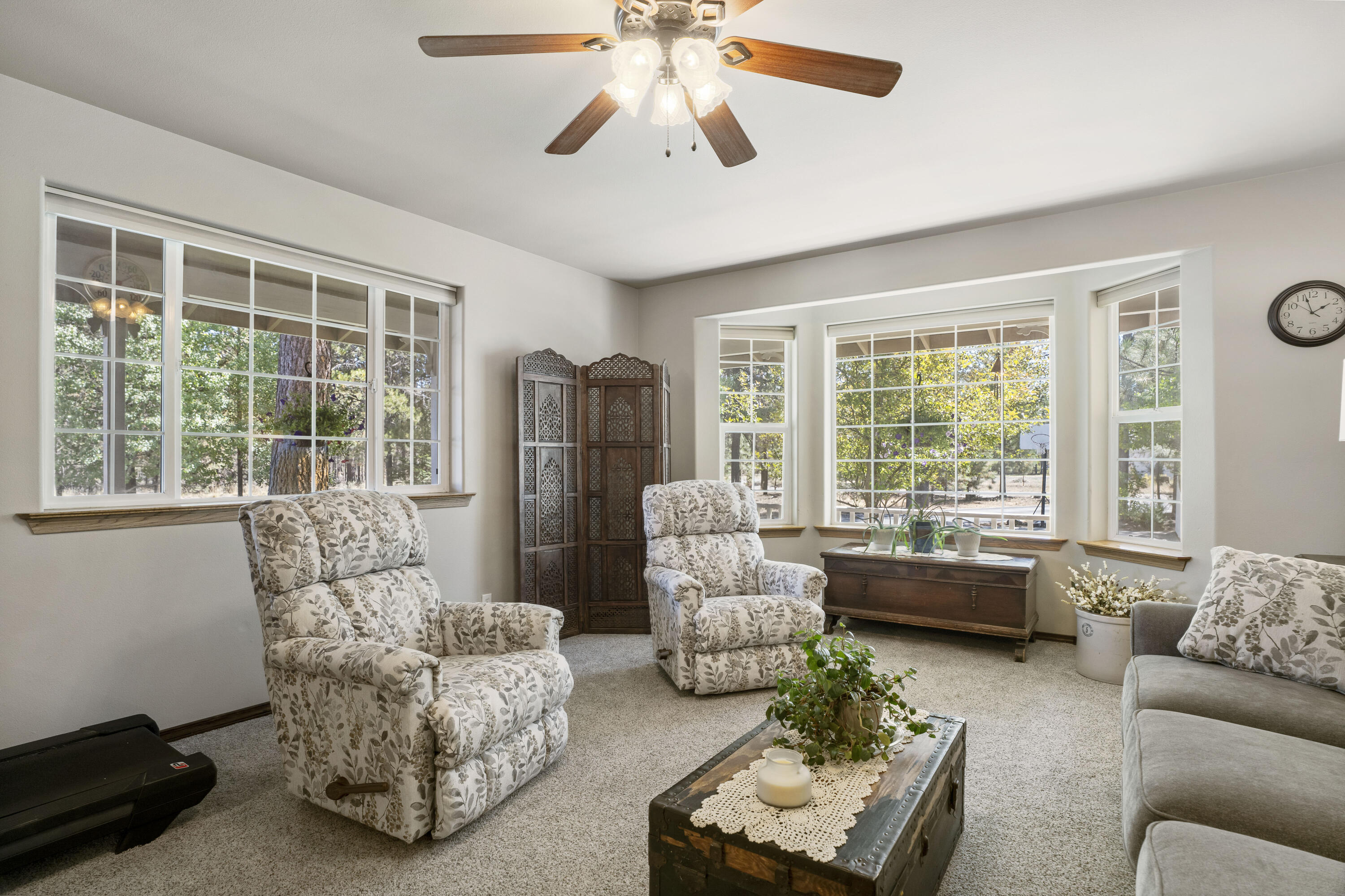51445 Ash Road La Pine, OR 97739 - Photo 7 of 50 03-Living Area