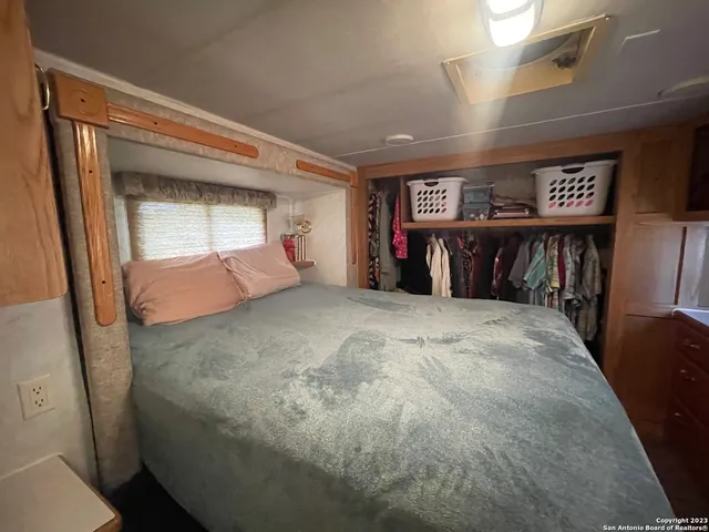 $925,000 | 792 Alamo Beach Road, Pipe Creek, TX 78063