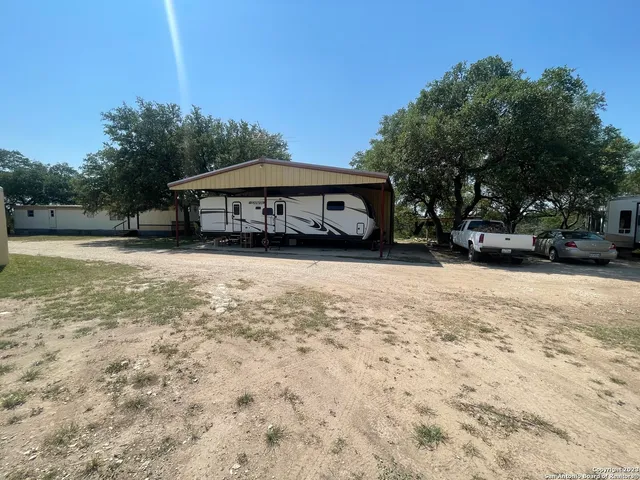 $925,000 | 792 Alamo Beach Road, Pipe Creek, TX 78063