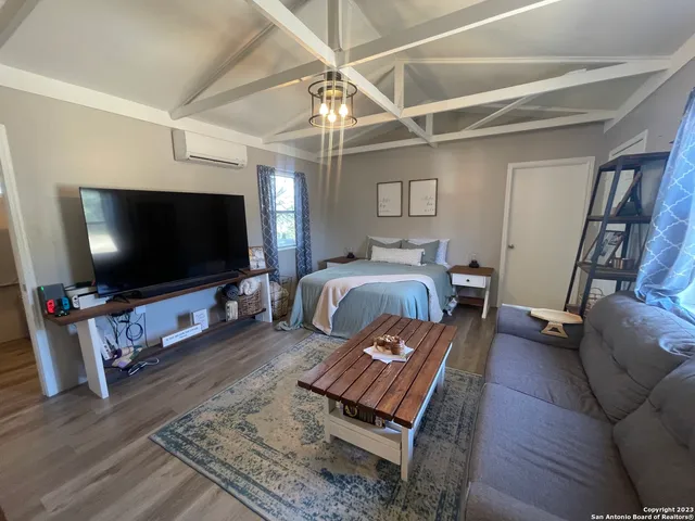 $925,000 | 792 Alamo Beach Road, Pipe Creek, TX 78063