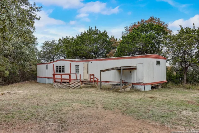 $925,000 | 792 Alamo Beach Road, Pipe Creek, TX 78063