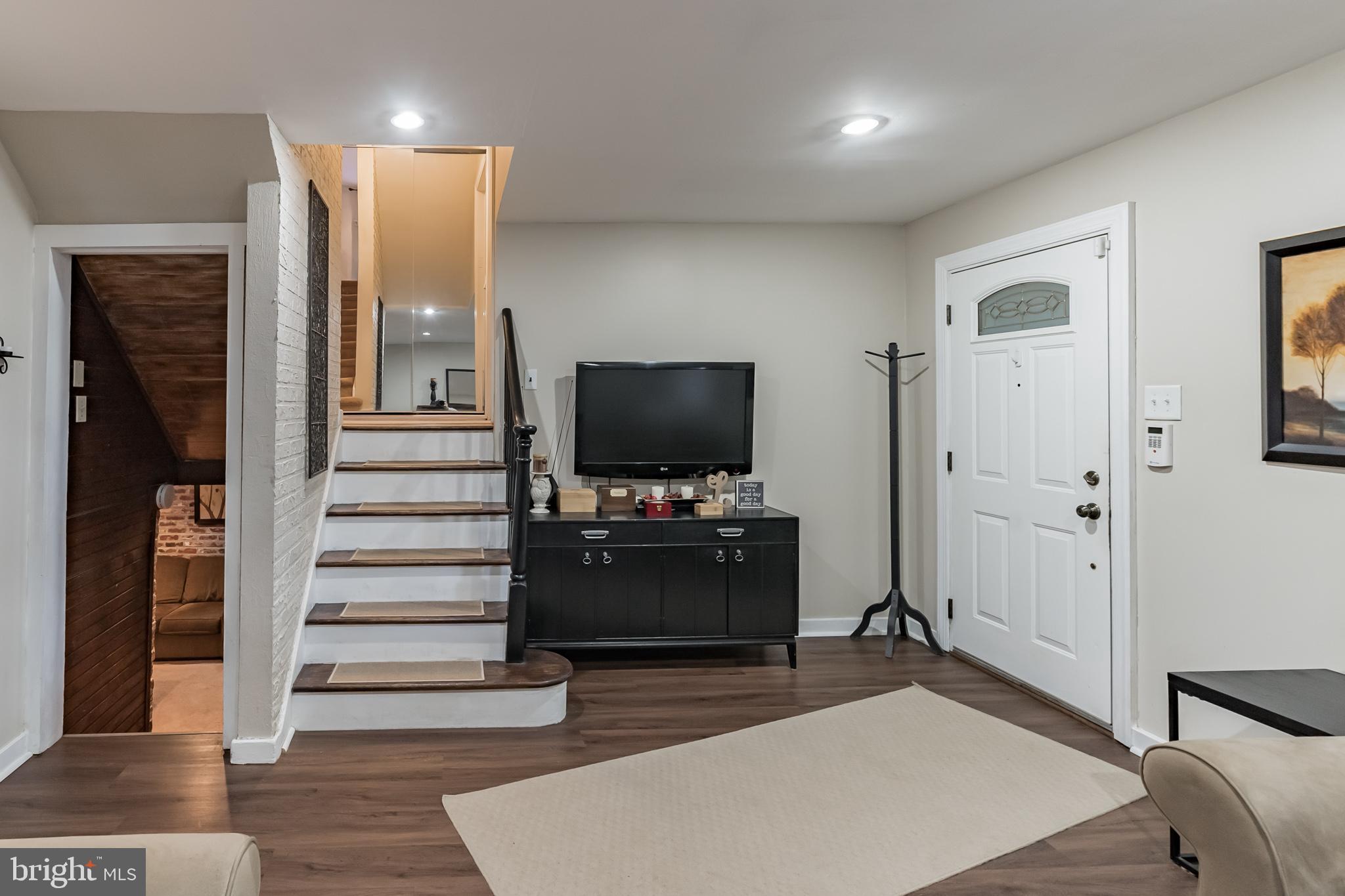 8733 Sagamore Road Philadelphia, PA 19128 - Photo 8 of 32 Gallery Image 8