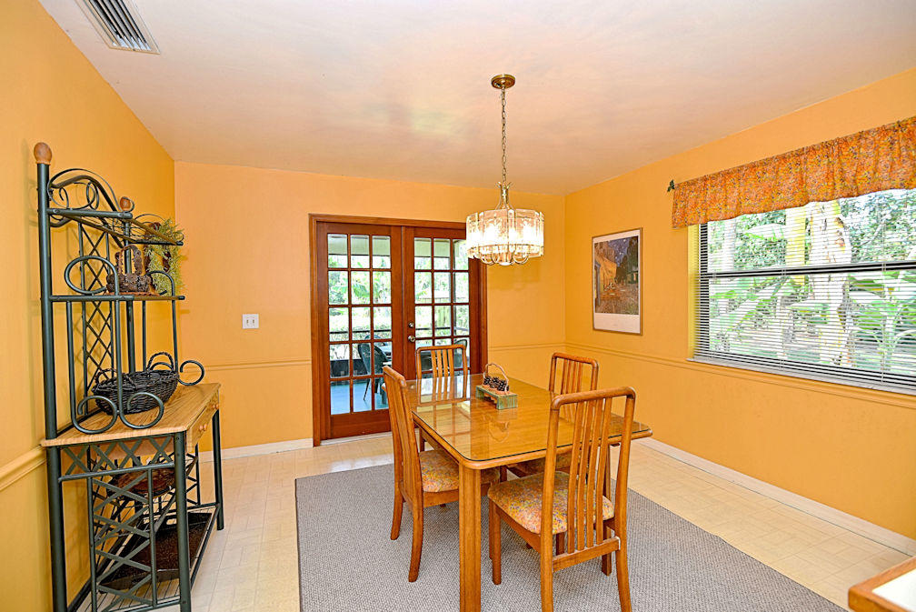 13154 165th Road North Jupiter, FL 33478 - Photo 15 of 25 Kitchen Dining (1)