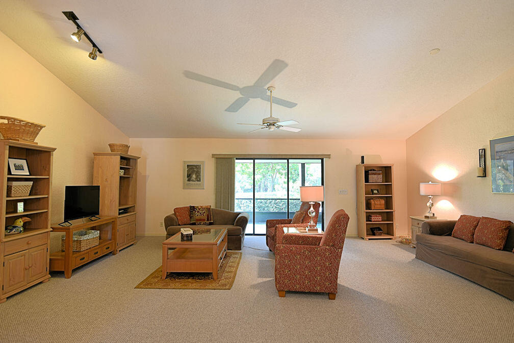 13154 165th Road North Jupiter, FL 33478 - Photo 19 of 25 Living Room (1)