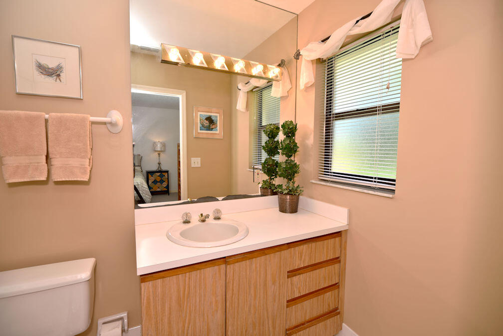 13154 165th Road North Jupiter, FL 33478 - Photo 21 of 25 Master Bath (1)