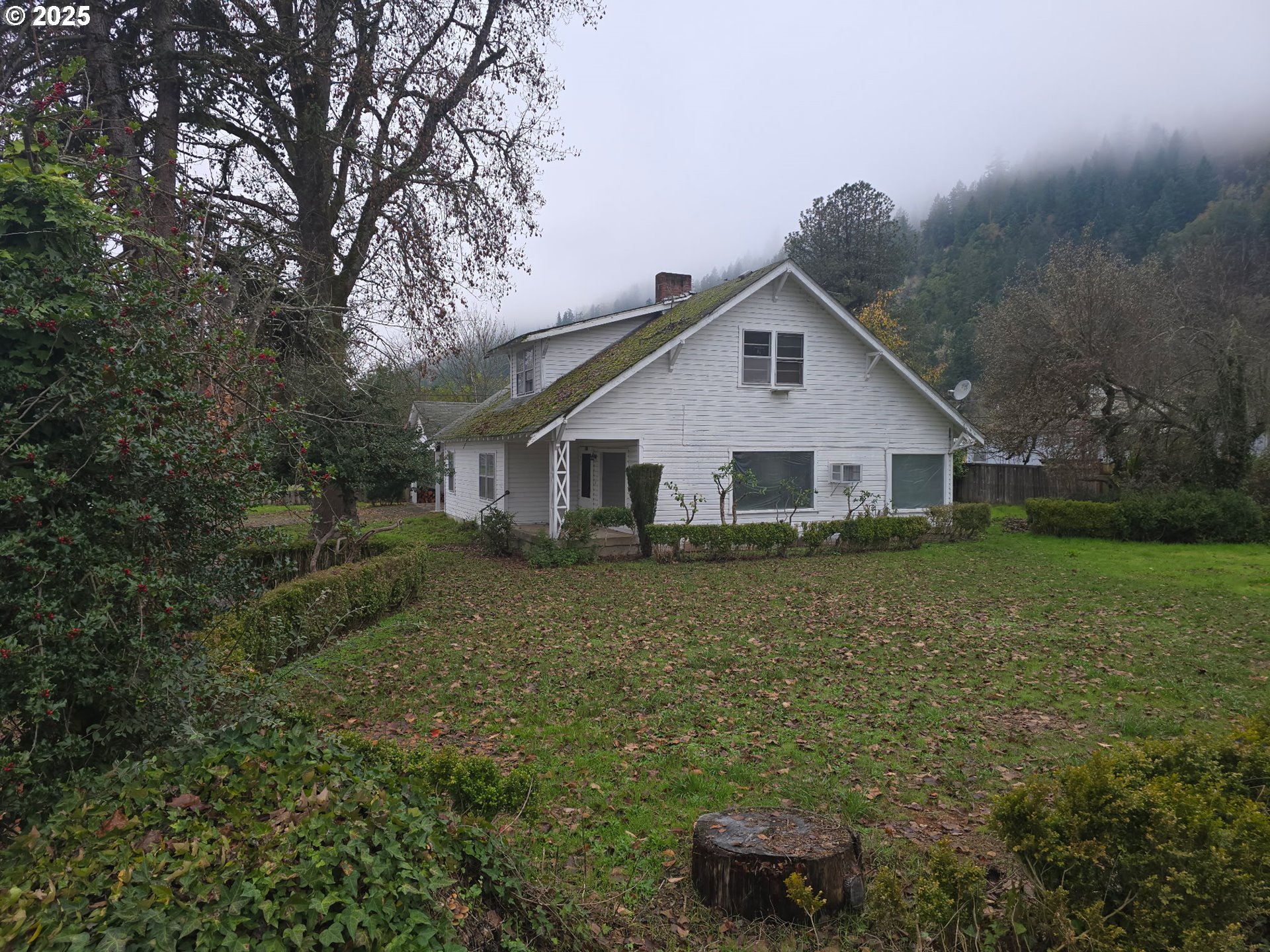 412 Gardner Avenue Drain, OR 97435 - Photo 2 of 35