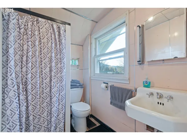 $249,000 | 412 Gardner Avenue, Drain, OR 97435