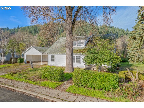 412 Gardner Avenue Drain, OR 97435 - Photo 3 of 35