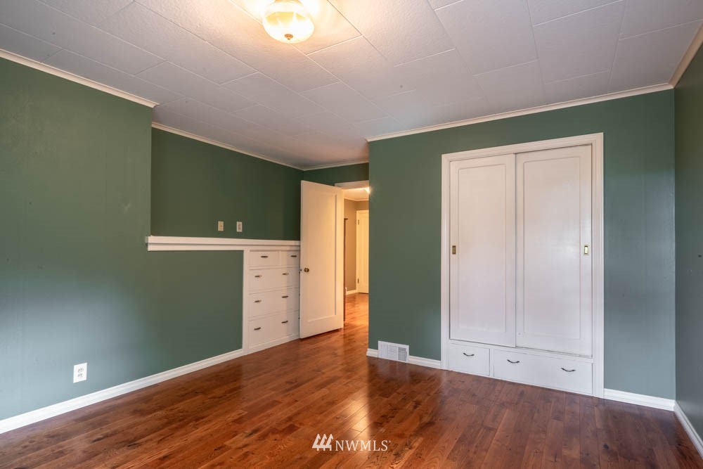 11481 Walker Road Mount Vernon, WA 98273 - Photo 18 of 38 wooden floor in an empty room