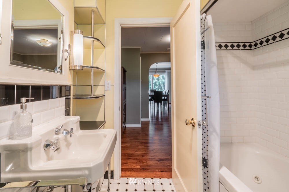 11481 Walker Road Mount Vernon, WA 98273 - Photo 21 of 38 a en suite bathroom with a sink and a mirror