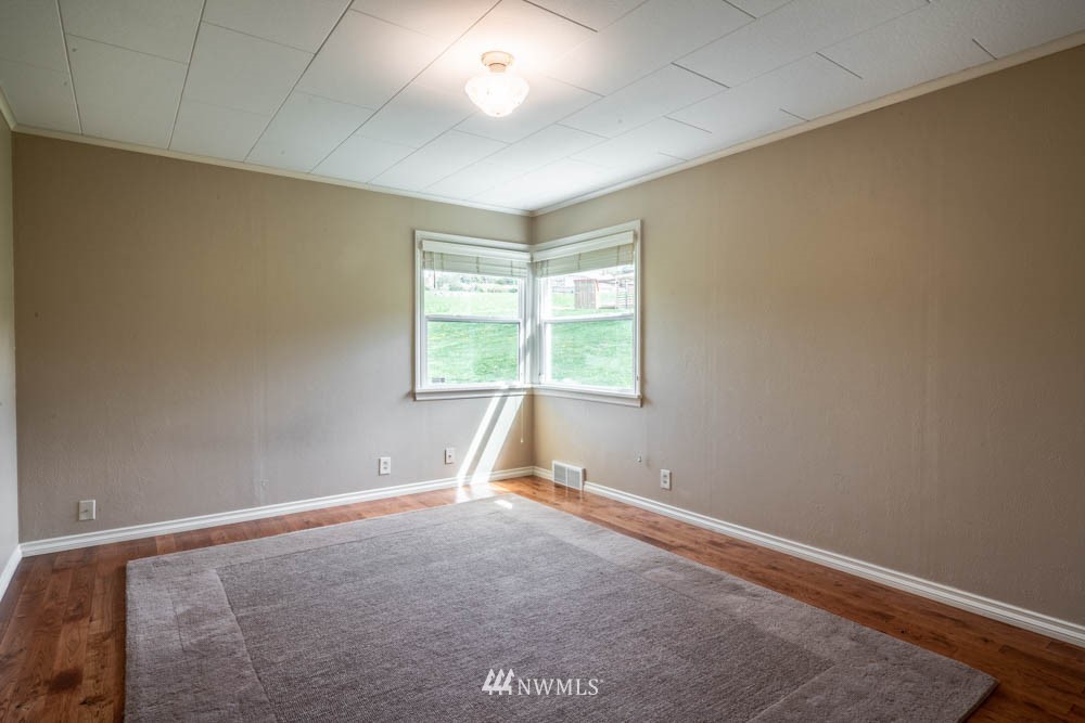 11481 Walker Road Mount Vernon, WA 98273 - Photo 22 of 38 an empty room with a window