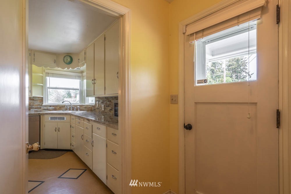 11481 Walker Road Mount Vernon, WA 98273 - Photo 23 of 38 a bathroom with a granite countertop sink mirror and a