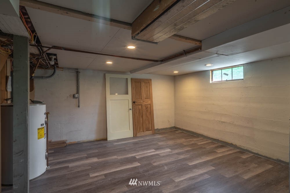 11481 Walker Road Mount Vernon, WA 98273 - Photo 28 of 38 a view of empty room with wooden floor