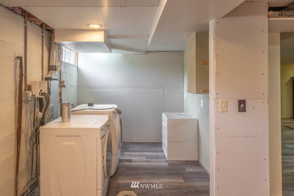 11481 Walker Road Mount Vernon, WA 98273 - Photo 29 of 38 a utility room with dryer and washer
