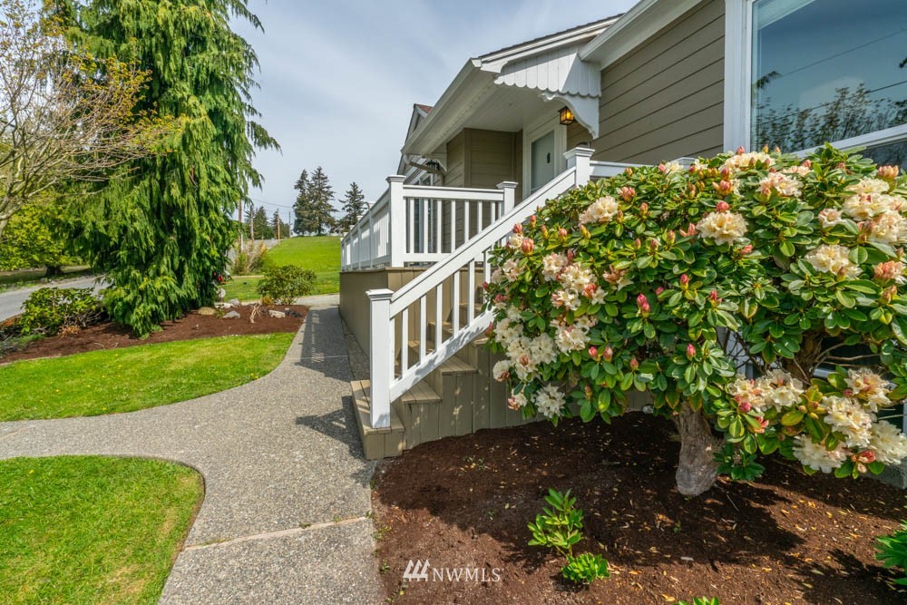 11481 Walker Road Mount Vernon, WA 98273 - Photo 36 of 38 a view of a house with a yard