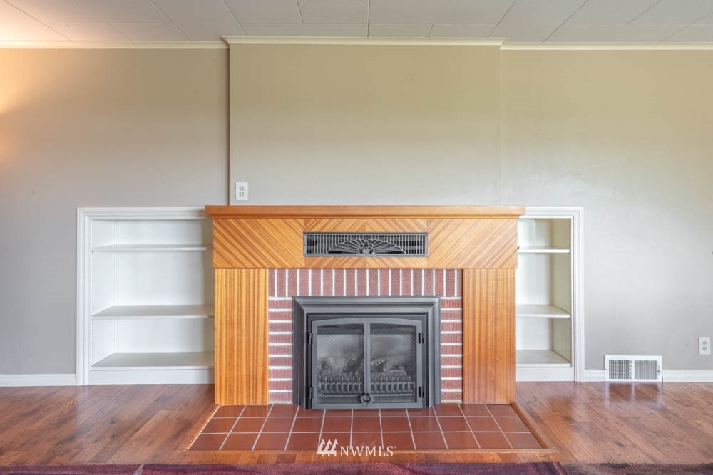 11481 Walker Road Mount Vernon, WA 98273 - Photo 8 of 38 a close view of a fireplace in a room