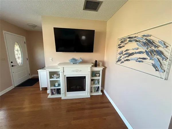 $2,950 | 6805 16th Ave Drive West, Bradenton, FL 34209