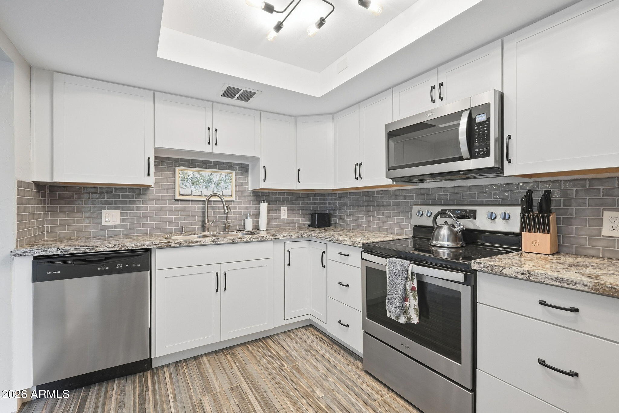 4201 East Camelback Road, Unit 41 Phoenix, AZ 85018 - Photo 4 of 26 Kitchen