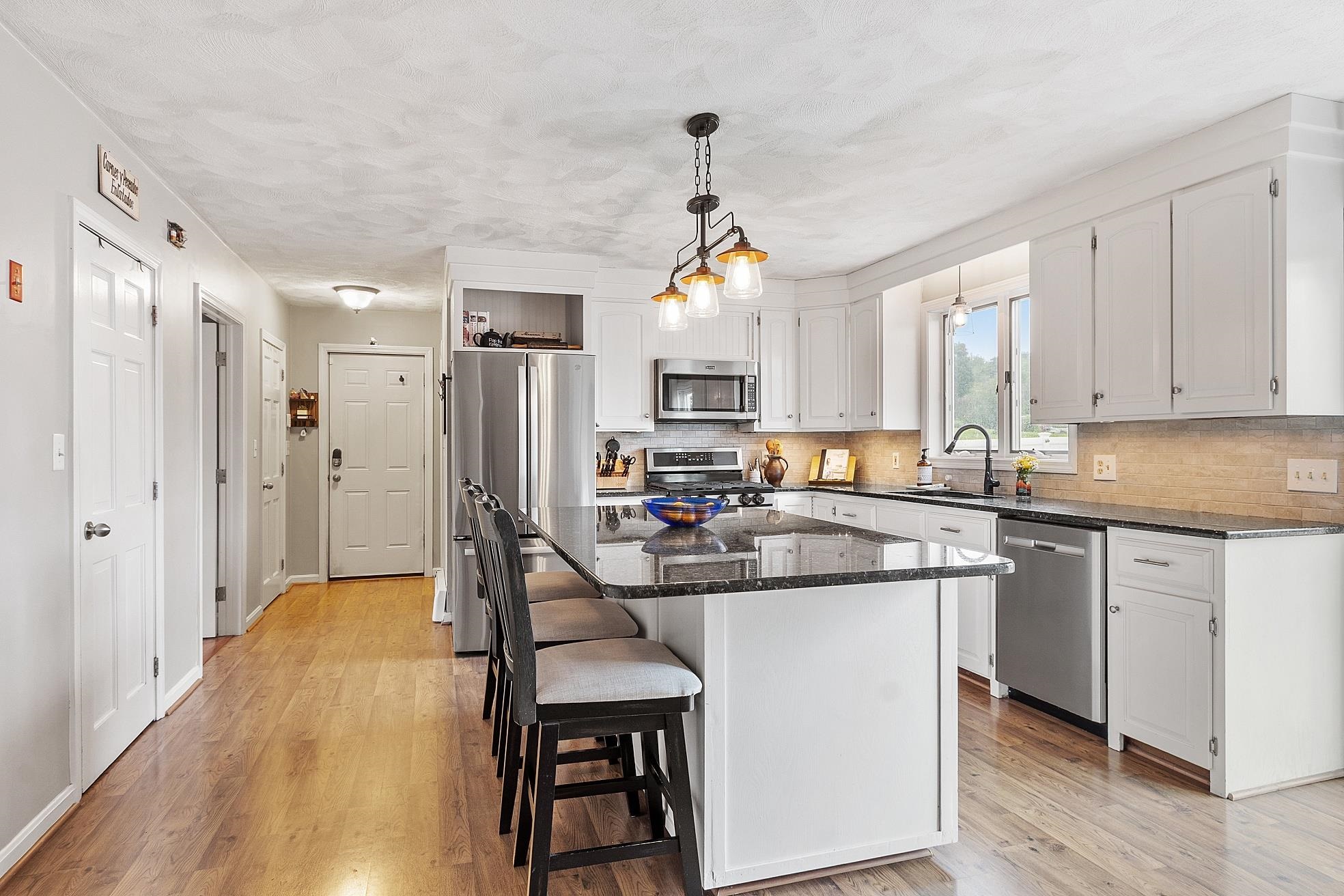 10 Jeremy Hill Road Pelham, NH 03076 - Photo 5 of 48