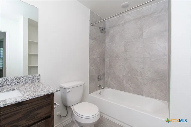 an empty room with a empty space