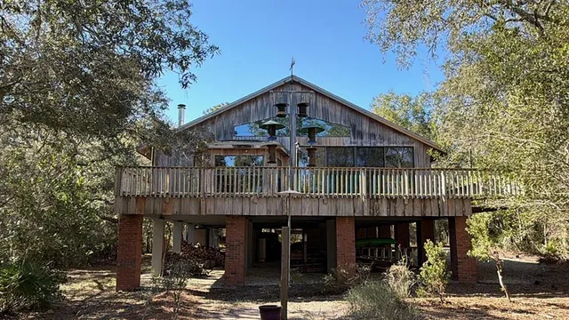 $499,900 | 127 Southeast 930th Street, Old Town, FL 32680