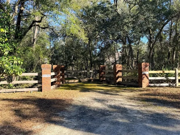 $489,900 | 127 Southeast 930th Street, Old Town, FL 32680