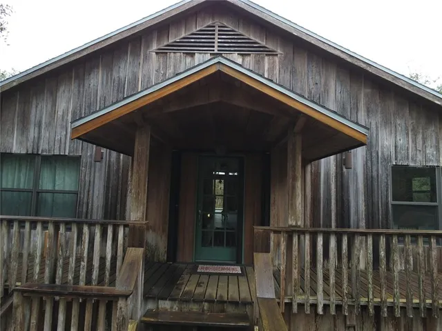 $499,900 | 127 Southeast 930th Street, Old Town, FL 32680