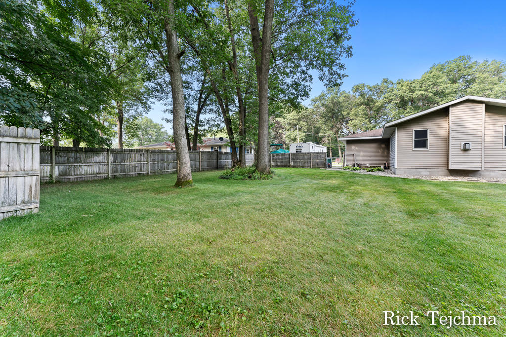 2260 Nielsen Road Muskegon, MI 49445 - Photo 4 of 37 4