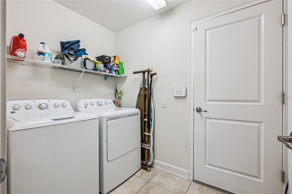 3365 Raleigh Drive Winter Haven, FL 33884 - Photo 15 of 39 a utility room with dryer and washer