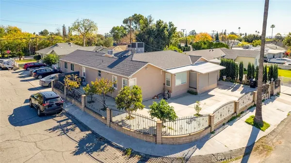 a view of a patio with table and chairs potted plants