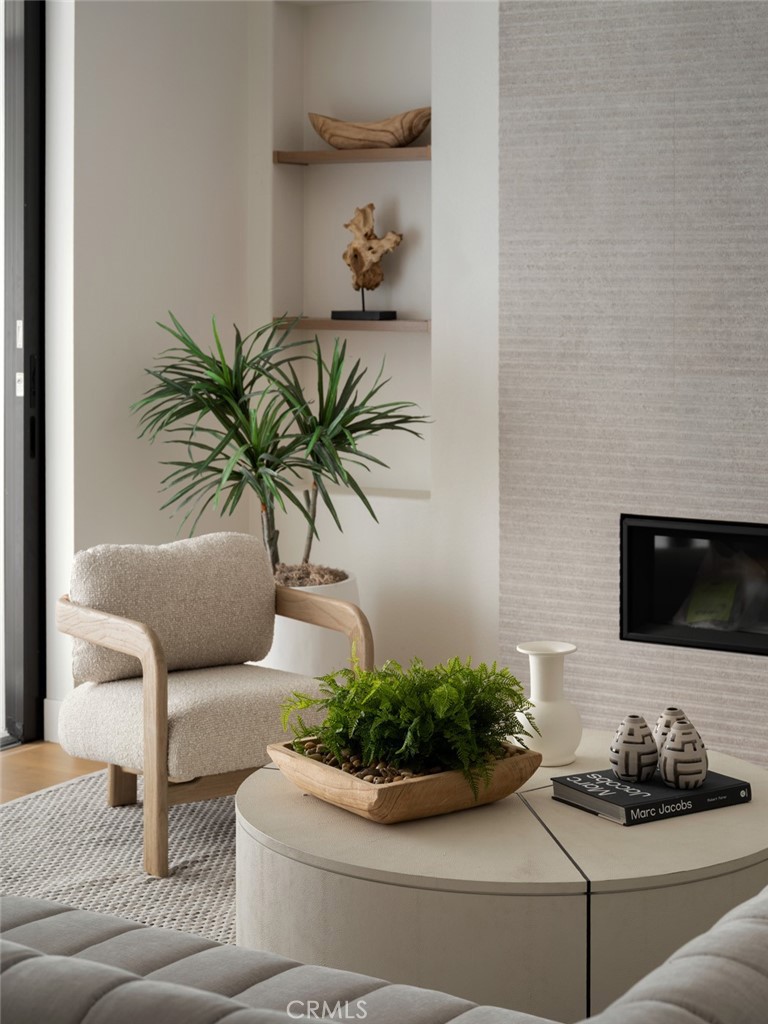 76476 Via Chianti Indian Wells, CA 92210 - Photo 22 of 74 a living room with furniture and a potted plant